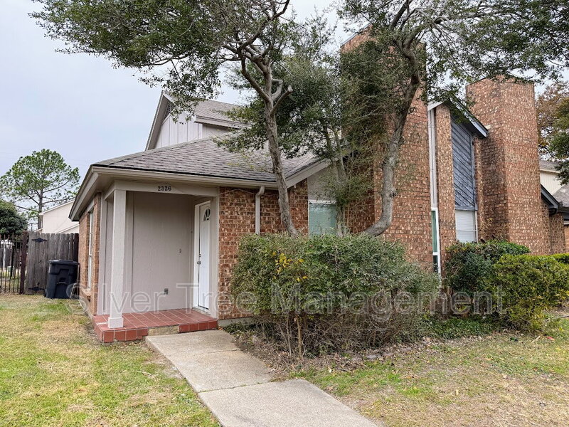 Arlington Condo: 2326 Summer Place Drive