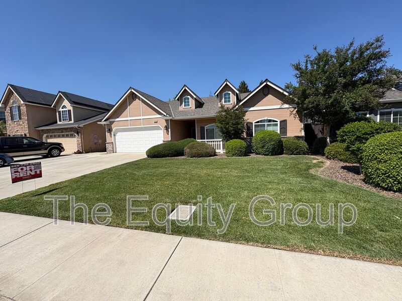 Visalia House: 4944 West Lark Ave