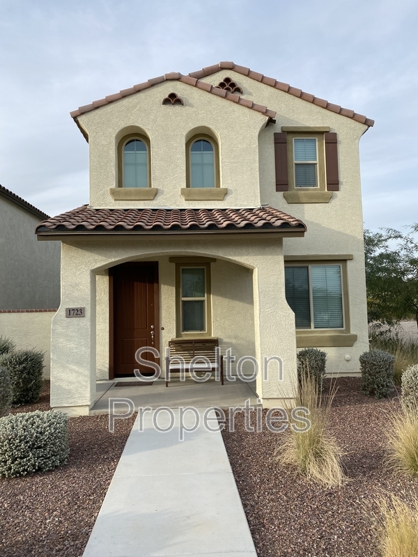 Buckeye House: 1723 N 208th Ave