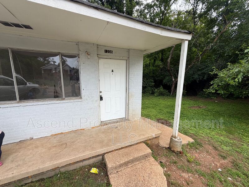 Chattanooga House: 1206 Sholar Ave