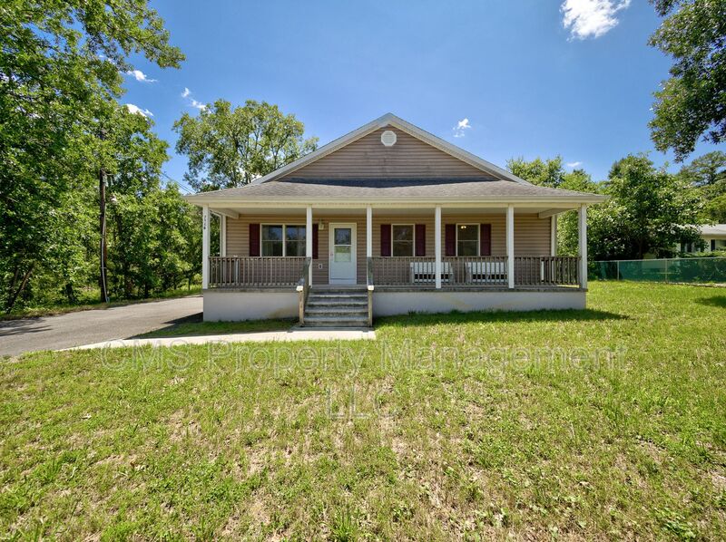 Browns Mills House: 756 Lakehurst Road