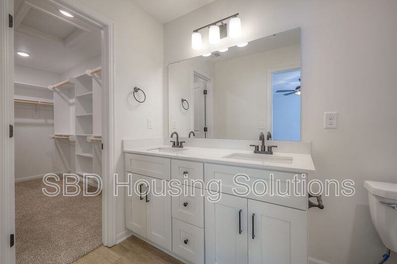 Raytown Townhome: 9011 E 85th Pl