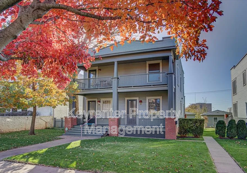 Oklahoma City House: 812 NW 7th St
