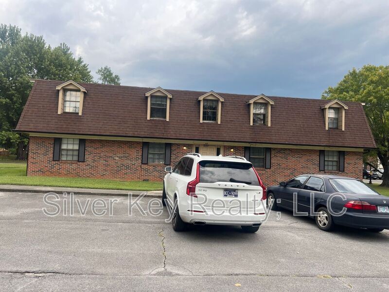 Madisonville House: 408 & 410 Oklahoma Street