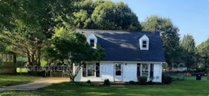 Simpsonville House: 803 Davenport Road