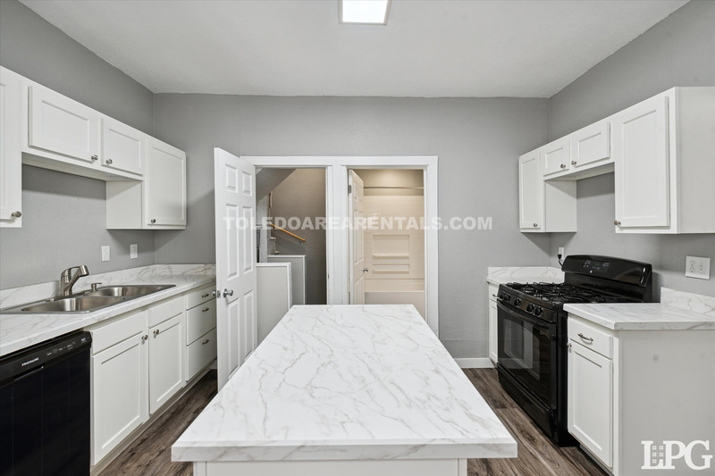 Toledo House: 365 Burger St