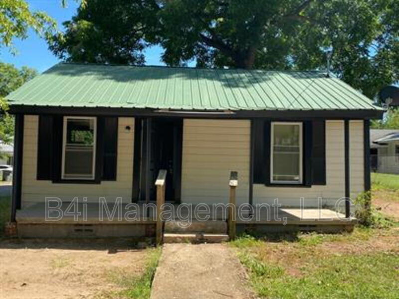 LaGrange House: 508 108 De Groat Street