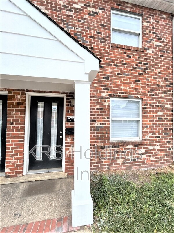 N Chesterfield Townhome: 2776 Goolsby Ave