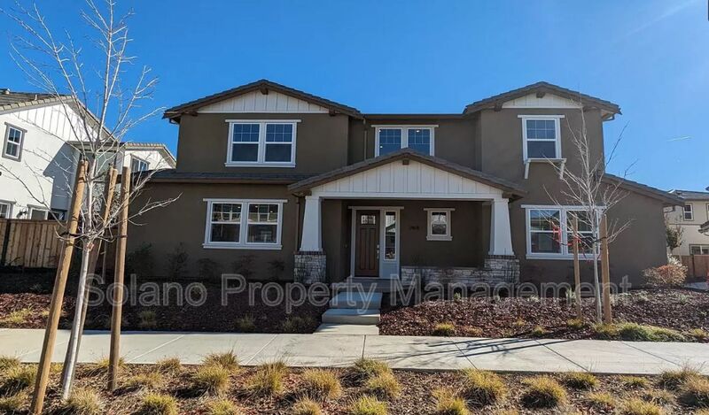 Fairfield House: 2468 Lake Club Dr