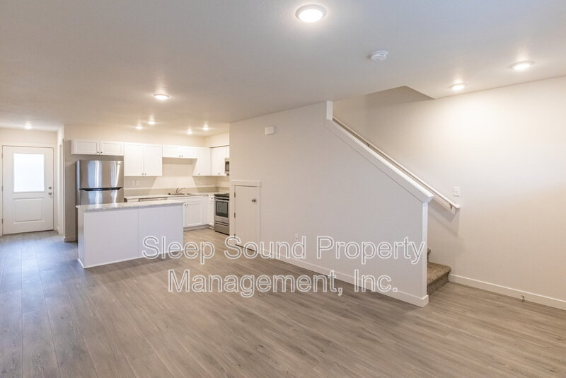 Cornelius Townhome: 101 N 7th Ave