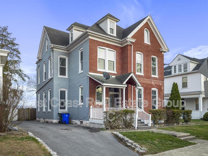 Hagerstown House: 448 Summit Ave