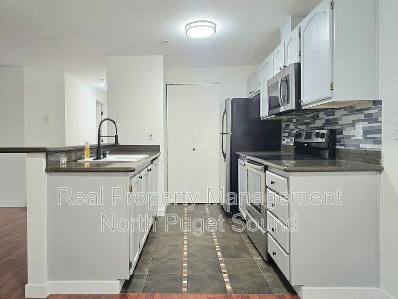 Everett House: 1001 W Casino Rd