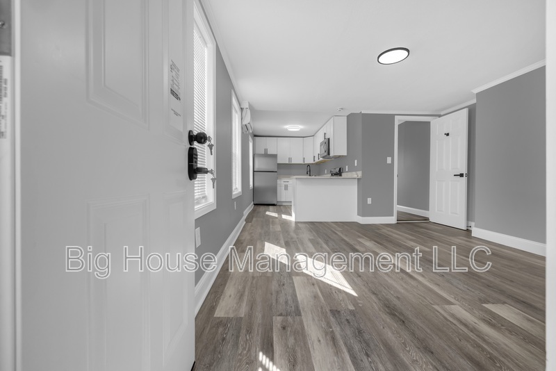 Baltimore House: 1725 Hollins St