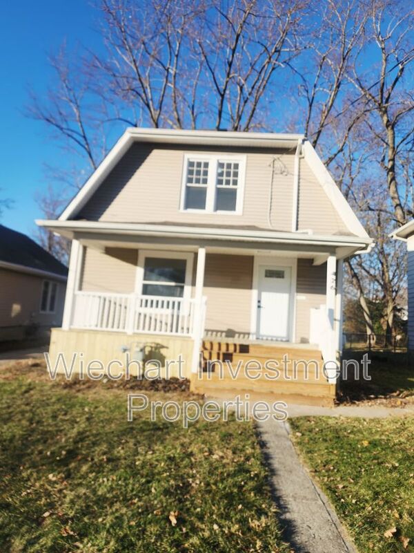 Lima House: 426 Hazel Ave