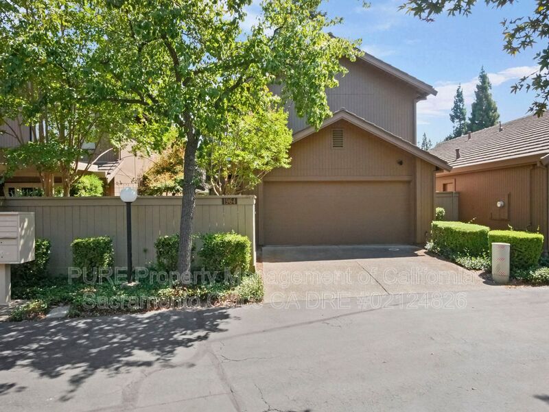 Gold River House: 1964 Discovery Village Lane