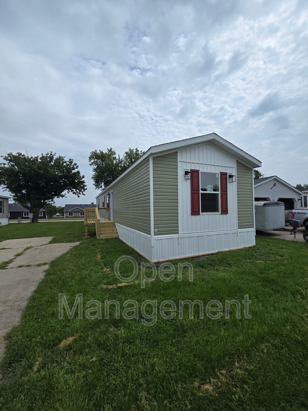 Huxley House: 511 E 1st Street