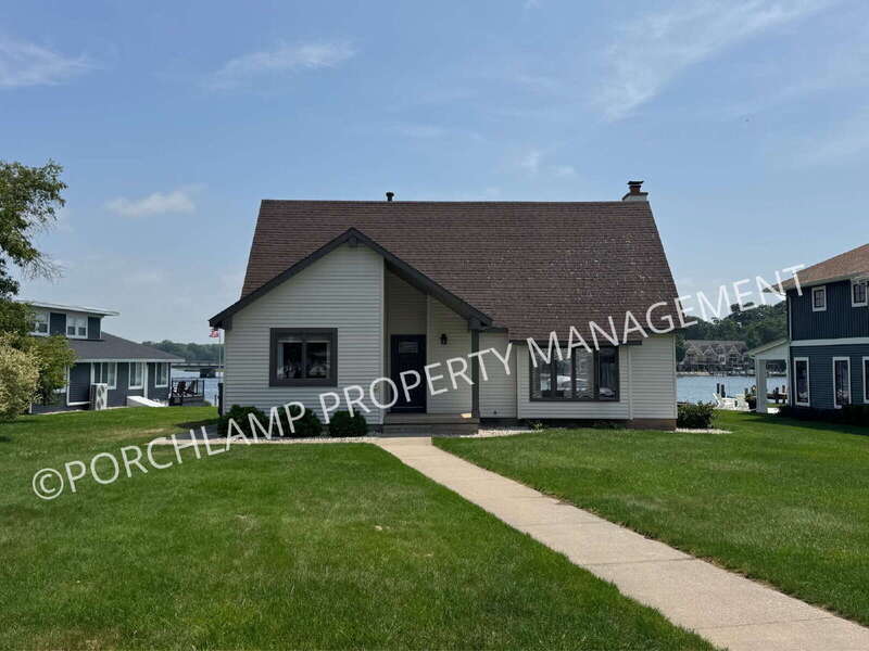 Spring Lake House: 15770 Connelly Avenue
