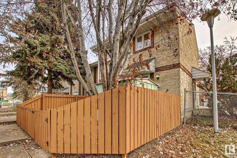 Edmonton Townhome: 4C CALLINGWOOD CO NW