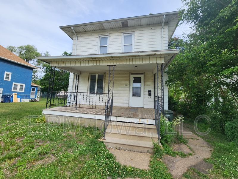 Waterloo House: 525 Courtland Street