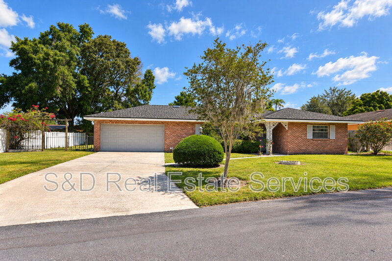 Winter Haven House: 204 Chaucer Lane