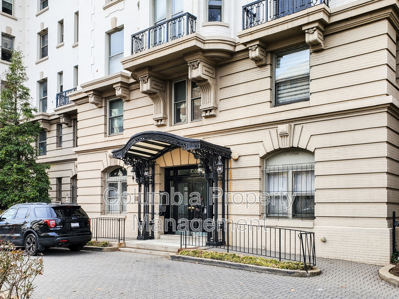 Washington Condo: 3060 16th St NW