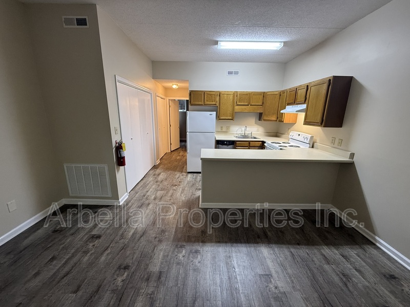 Jonesborough Condo: 420 W Jackson Blvd