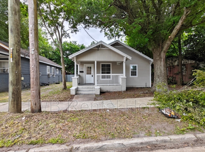 Jacksonville House: 1728 6th St W