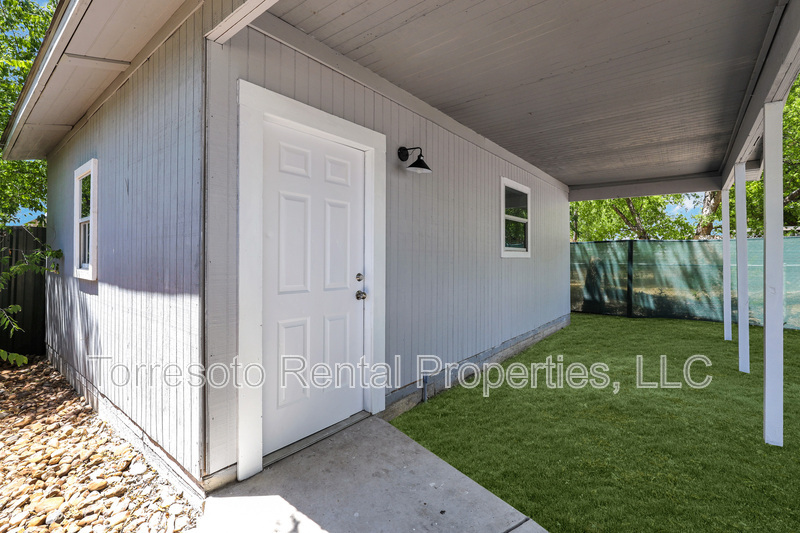 San Antonio Condo: 3122 W Cesar E. Chavez Blvd