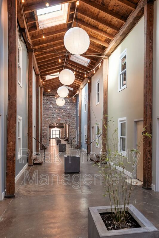 Petersburg House: 219 E Bank St