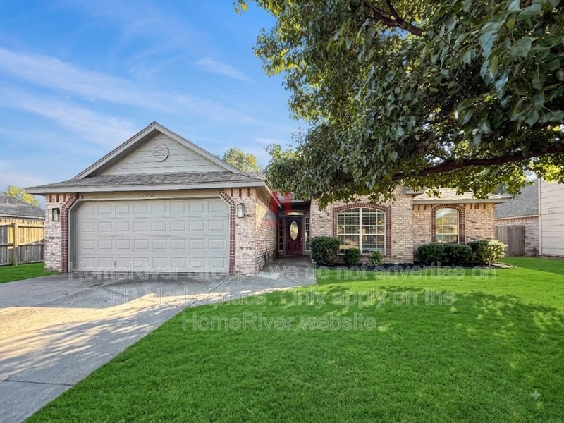 Collinsville House: 10736 E 120th St N