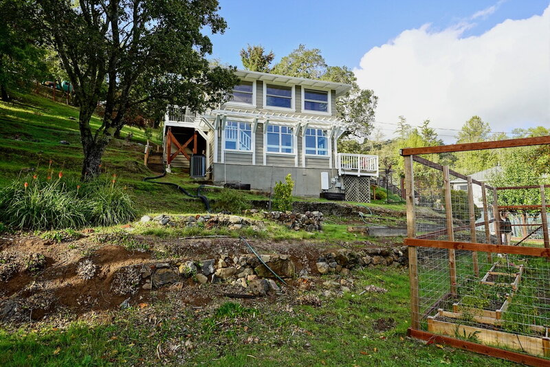 Fairfax House: 61 Hickory Rd