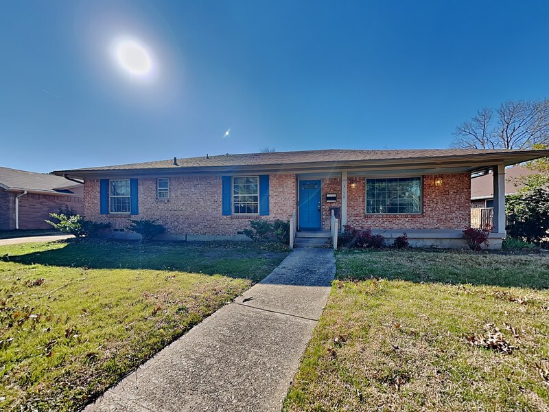 Dallas House: 13630 Willow Bend Rd