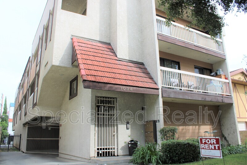 Request a Viewing for 1034 Thompson Avenue, Unit 2 Tenant Turner