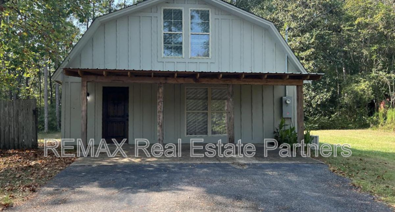 Sumrall House: 1007 Highway 42