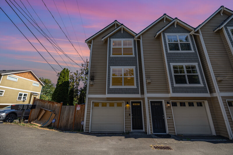 Seattle Townhome: 4848 Railroad Ave NE
