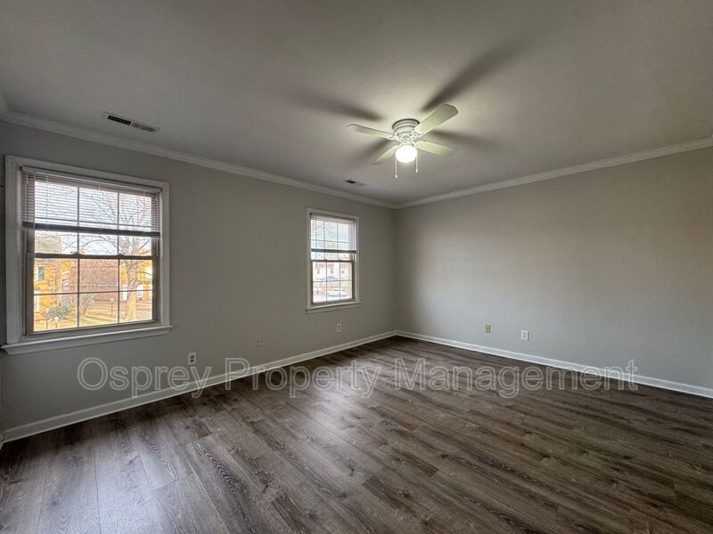 Charming, end-unit brick townhome! *ASK ABOUT OF ZERO DEPOSIT* - Photo 10