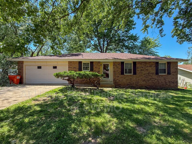 Springfield House: 3715 S Walnut Hill