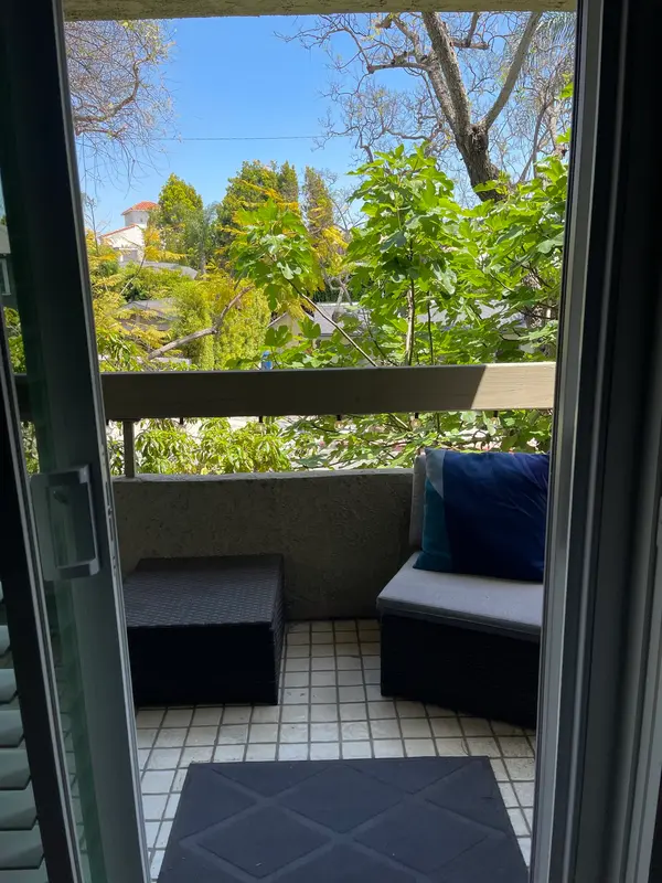 West Hollywood Condo: 8960 Cynthia Street - CL7