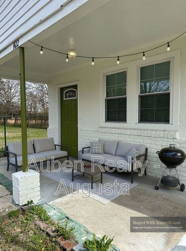 Augusta House: 1422 Clay Street
