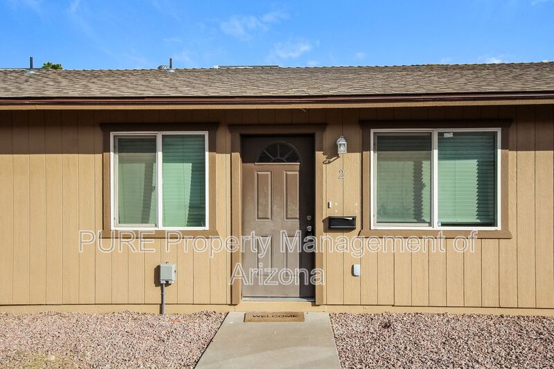 Mesa House: 703 E Knoll St