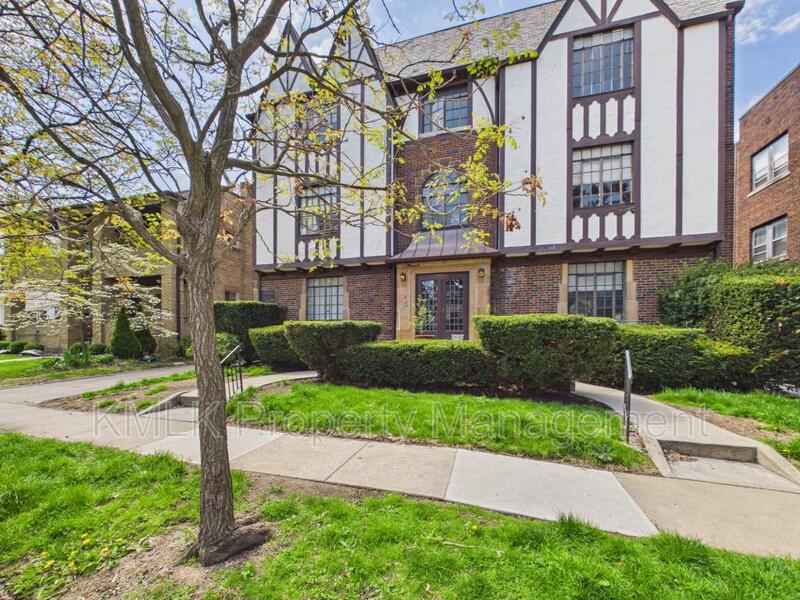Lakewood Condo: 1352 Kenilworth Ave