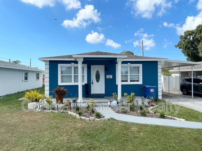 St. Petersburg House: 3428 Ithaca St N