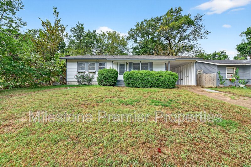 Denison House: 1112 Redbud Street