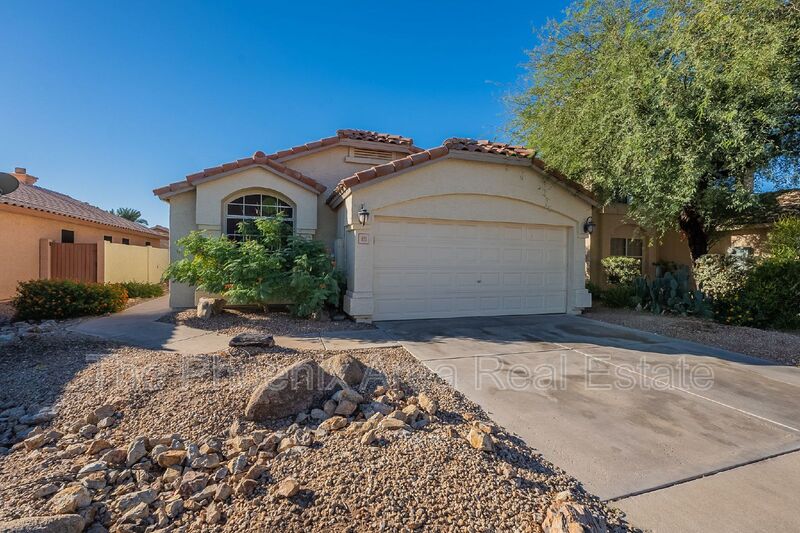 Chandler House: 1125 W Macaw Dr