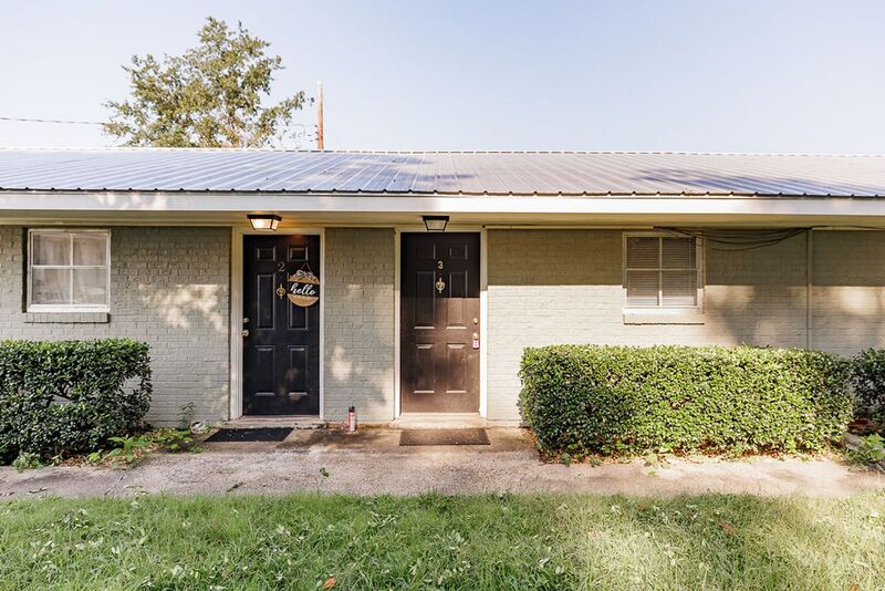 Athens House: 550 Macon Hwy