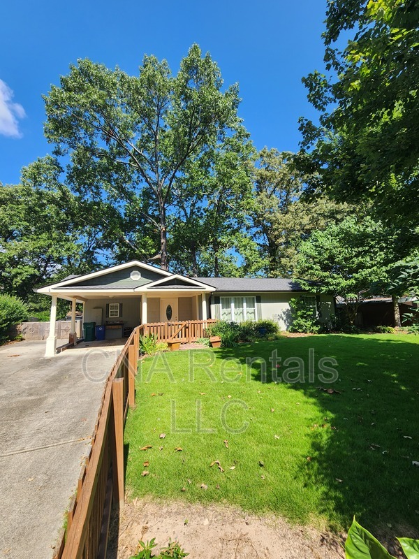 Smyrna House: 2750 Ivanhoe Lane