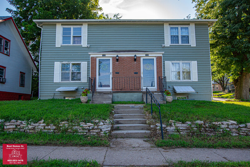 Omaha House: 1422 N 38th St