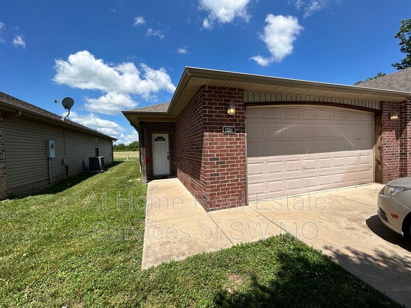 Republic Condo: 615 S Landen
