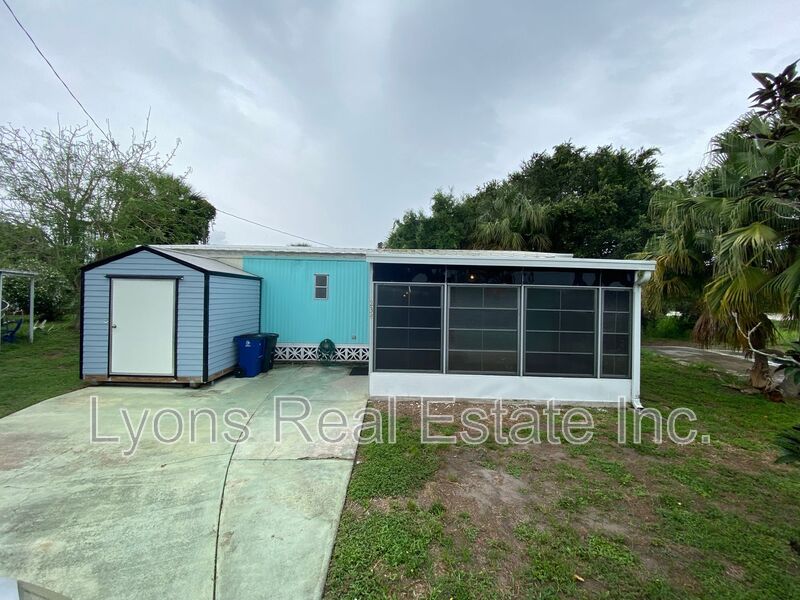 North Fort Myers House: 234 Lamplighter Lane.
