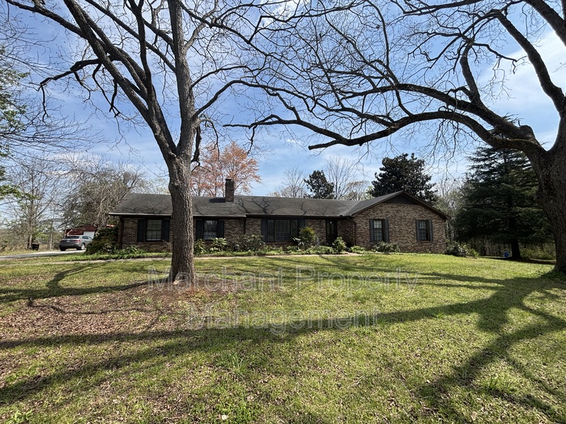 Fountain Inn House: 601 Fairview Church Road